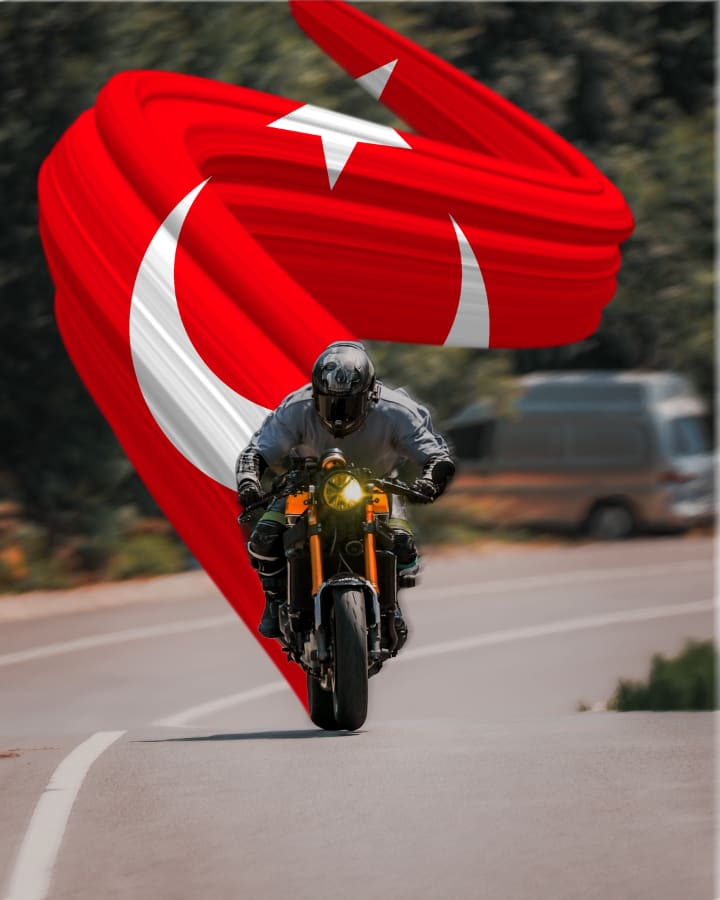 hız efekti (motion blur) verilmiş fotoğraf — Motion Blur ile yapıldı, otto96: Türk bayrağı kurdele, şehir yolunda sürüş. Hareket bulanıklığı efekti.