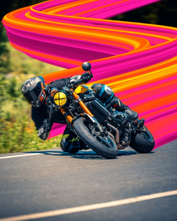 motion blur speed effect photo — Made with Motion Blur, otto96: Pembe-turuncu kurdele ile hız hissi. Konu keskin, arka plan hareketli: Instagram postu.