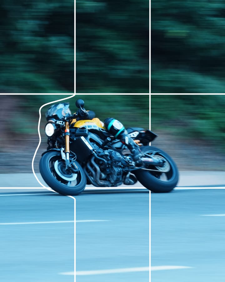 ızgaradan taşan 3D pop-out fotoğraf — Grid Pop-Out ile yapıldı, otto96: Mavi yolda hız: çizgilerin dışına çıkan XSR. Grid pop-out ile Instagram profilinde 3D etki.
