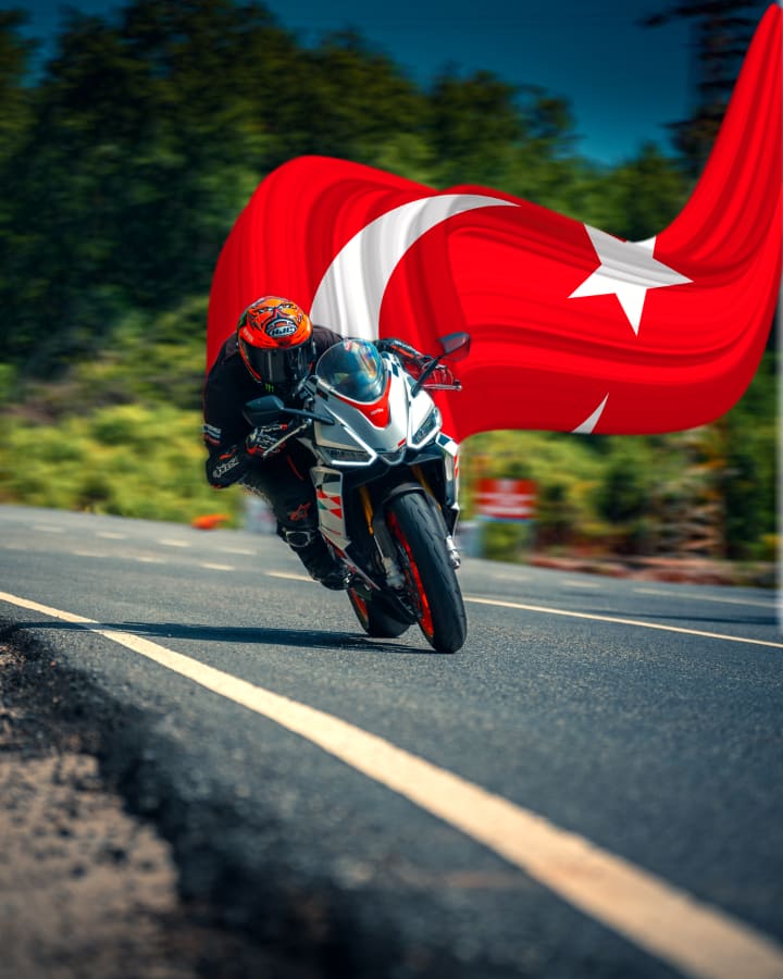 hız efekti (motion blur) verilmiş fotoğraf — Motion Blur ile yapıldı, otto96: Bayrak ve spor motosiklet, yatarak viraj. Motion blur ile arka plan akıyor.